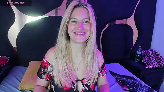 GiaRoussel online show from February 8, 4:21 pm