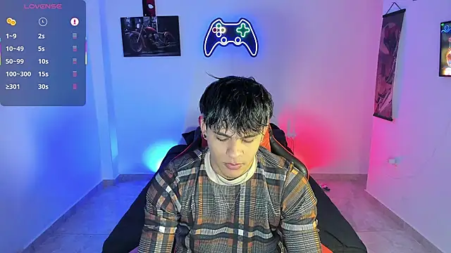 Snapshot of LuciferM_Star chatting on November 10, 2:32 am LuciferM Star online show from November 10, 2:32 am