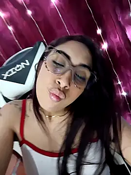 ifeelverywet andhot online show from April 29, 5:30 pm