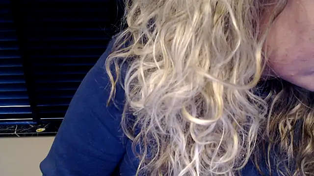 JenniLowen online show from February 10, 1:55 pm