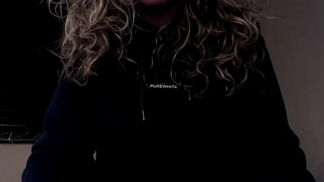 JenniLowen online show from February 10, 8:00 pm