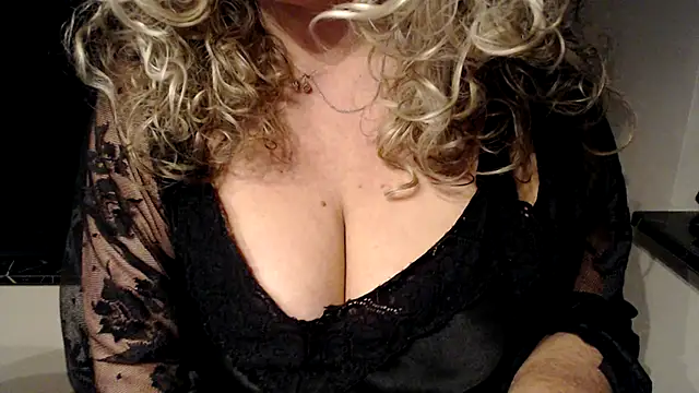 JenniLowen online show from February 25, 5:08 am