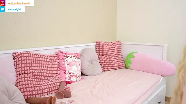 Snapshot of Amber_Kawaii chatting on February 16, 5:20 pm Amber Kawaii online show from February 16, 5:20 pm