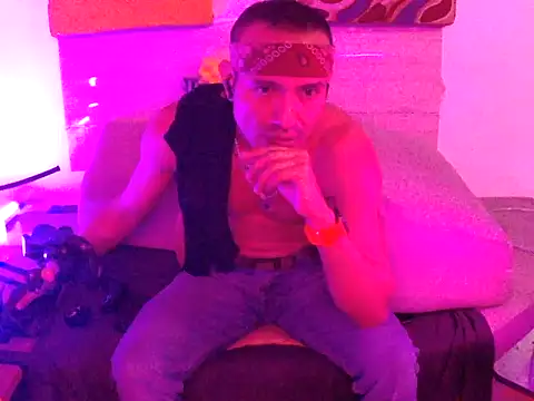 thesummerboy online show from January 4, 6:41 am