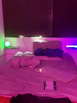 thesummerboy online show from September 26, 7:18 pm