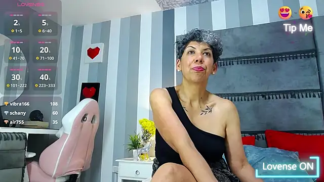 Julianewell online show from March 12, 3:51 pm