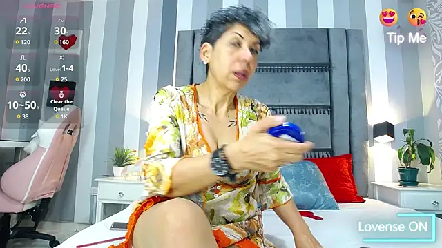 Julianewell online show from March 19, 12:34 pm