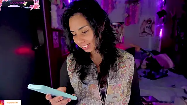 kiki cavilll online show from March 18, 11:52 am