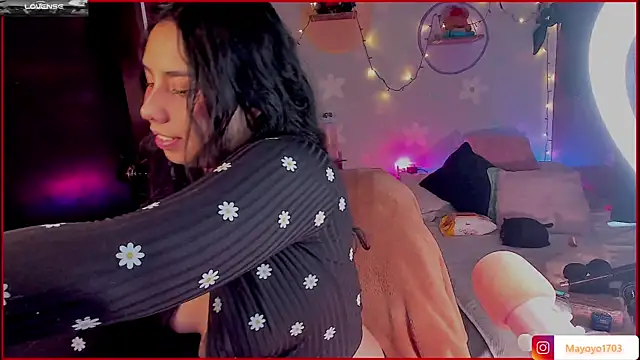 kiki cavilll online show from October 27, 2:54 pm