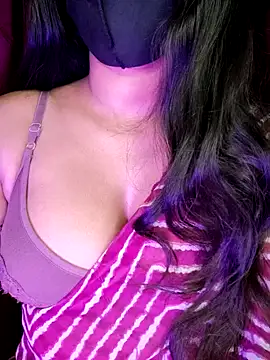 SexyAndHottie online show from February 8, 2:47 am