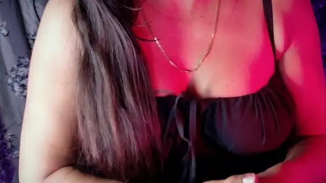 SexyAndHottie online show from May 27, 4:04 pm