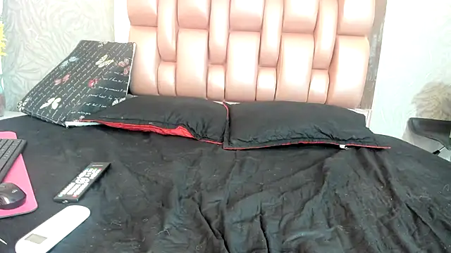 KOURTNEY-- online show from November 15, 2:09 am