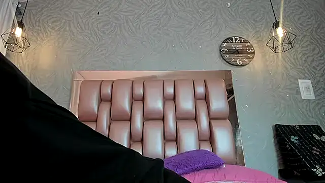 KOURTNEY-- online show from November 30, 2:15 am