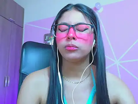 Snapshot of _ALLYSON18_ chatting on May 11, 2:45 pm ALLYSON18 online show from May 11, 2:45 pm