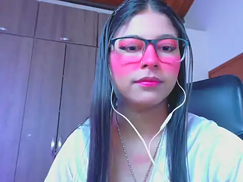 Snapshot of _ALLYSON18_ chatting on June 5, 12:00 pm ALLYSON18 online show from June 5, 12:00 pm