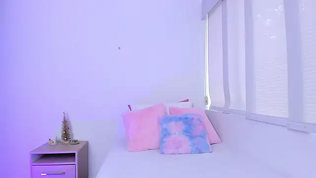 Brisa blue online show from December 9, 9:05 pm