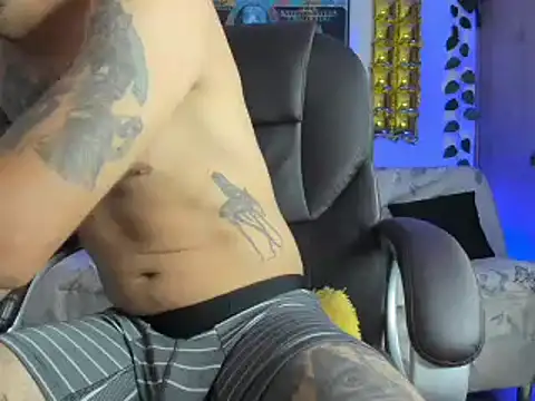 Snapshot of mikee_scooth chatting on January 20, 7:35 pm mikee scooth online show from January 20, 7:35 pm