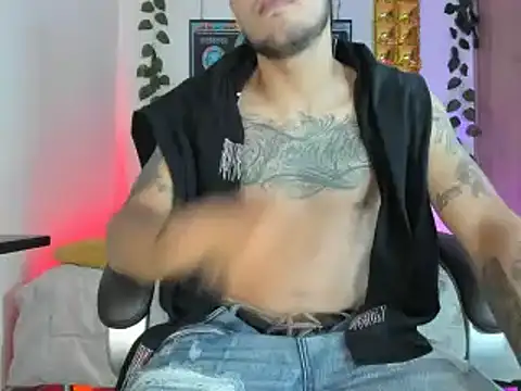 Snapshot of mikee_scooth chatting on January 25, 9:57 am mikee scooth online show from January 25, 9:57 am