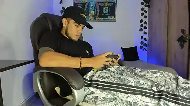 Snapshot of mikee_scooth chatting on March 9, 7:23 am mikee scooth online show from March 9, 7:23 am