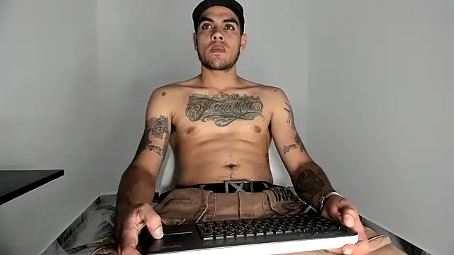 Snapshot of mikee_scooth chatting on November 5, 12:21 am mikee scooth online show from November 5, 12:21 am