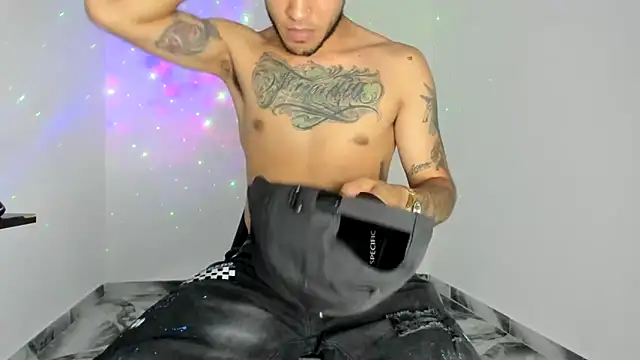 Snapshot of mikee_scooth chatting on May 12, 8:17 pm mikee scooth online show from May 12, 8:17 pm