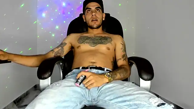 Snapshot of mikee_scooth chatting on June 2, 9:17 pm mikee scooth online show from June 2, 9:17 pm