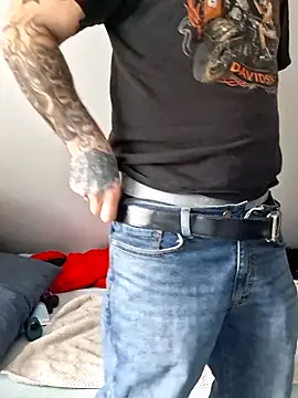 Snapshot of PNTlooker256 chatting on February 19, 6:15 pm PNTlooker256 online show from February 19, 6:15 pm