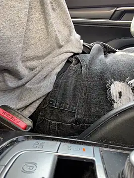 Snapshot of BigDcrizz chatting on February 10, 8:57 pm BigDcrizz online show from February 10, 8:57 pm