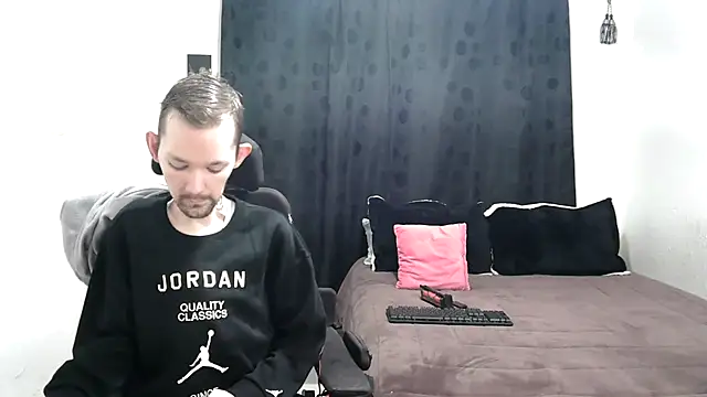 Sophia and Thomas online show from February 21, 9:02 am