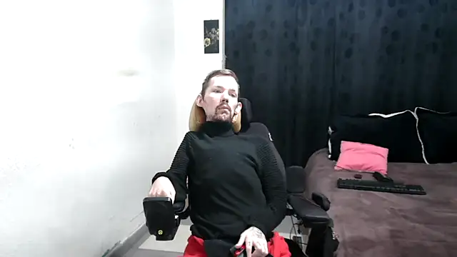 Sophia and Thomas online show from March 1, 9:40 am