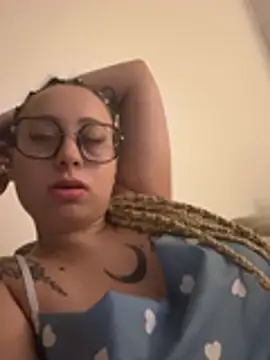 Snapshot of queenlo_xxx chatting on June 27, 2:44 pm queenlo xxx online show from June 27, 2:44 pm