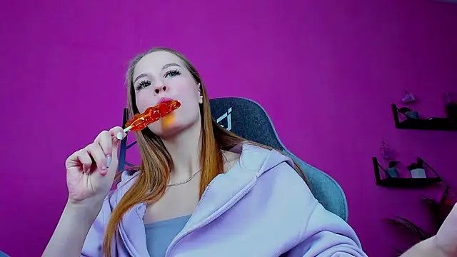 CuteMousee online show from December 9, 8:44 am