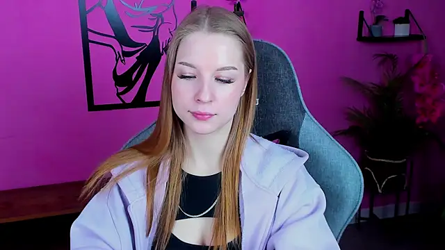 CuteMousee online show from December 15, 9:03 am