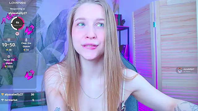 CuteMousee online show from April 4, 8:12 am