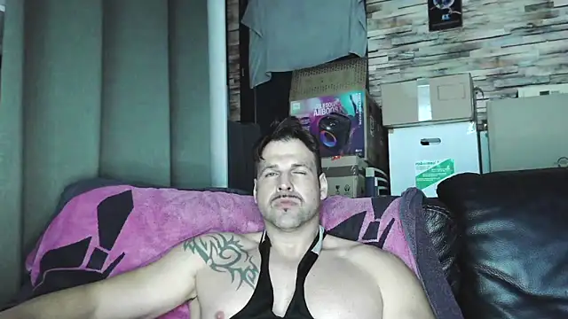 XxBigboybandxX online show from March 14, 6:35 pm