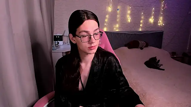 Alfreda Mills online show from September 10, 10:15 am