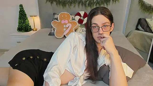 Alfreda Mills online show from December 20, 11:28 am