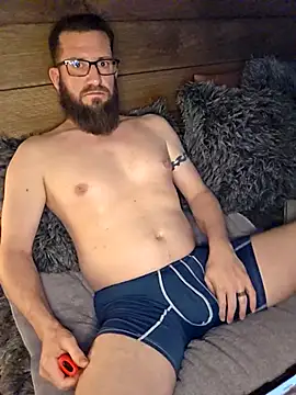 Icebearsticlese online show from March 12, 4:51 am