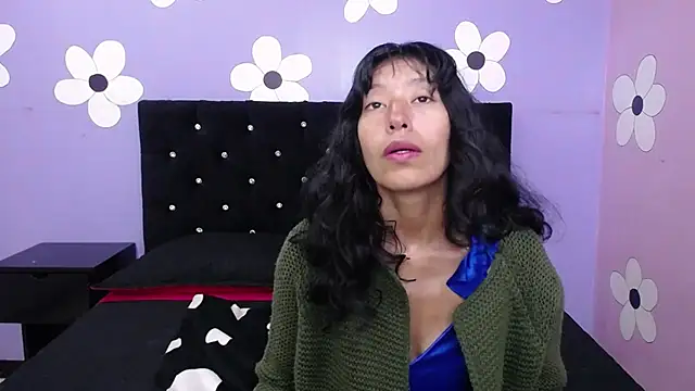 Snapshot of karolinee_66_ chatting on February 25, 4:00 am karolinee 66 online show from February 25, 4:00 am