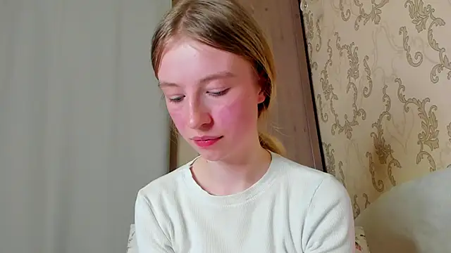 minidivaa  online show from January 7, 9:25 pm