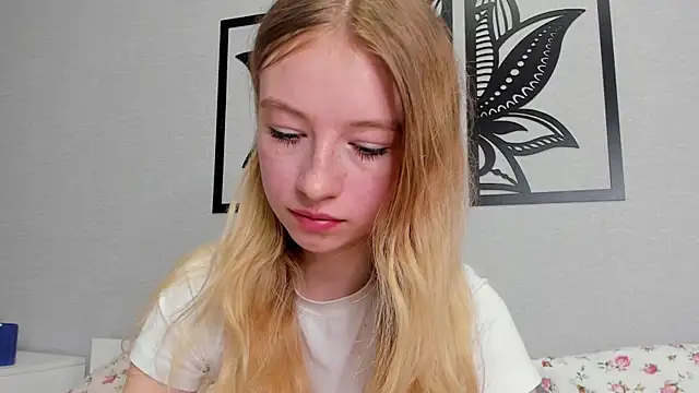 minidivaa  online show from February 4, 4:18 pm