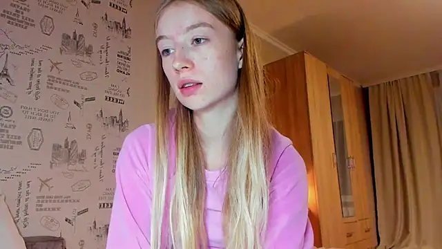 minidivaa  online show from October 8, 9:01 pm