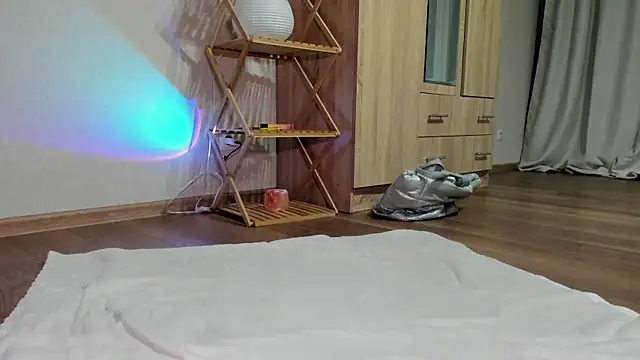 minidivaa  online show from November 22, 9:25 pm