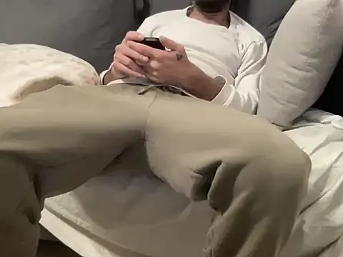 4small4inchlol online show from February 3, 8:25 pm