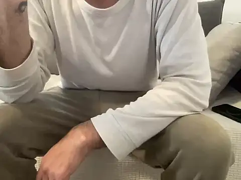 4small4inchlol online show from March 7, 12:57 pm