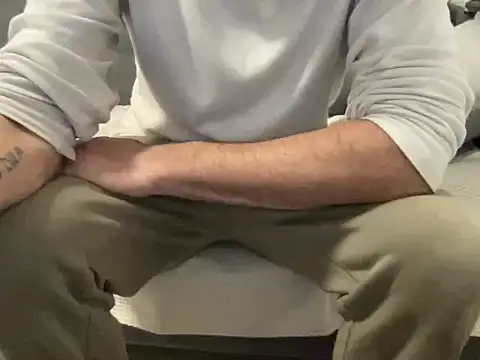 4small4inchlol online show from March 24, 4:01 pm