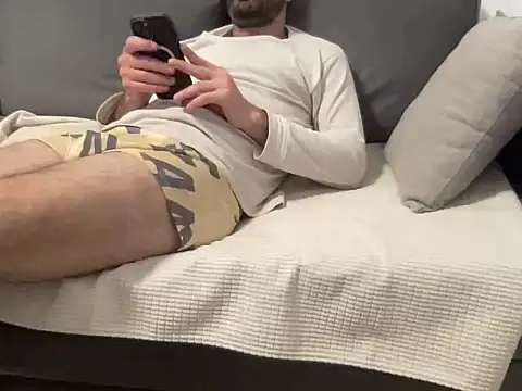 4small4inchlol online show from March 27, 11:15 pm