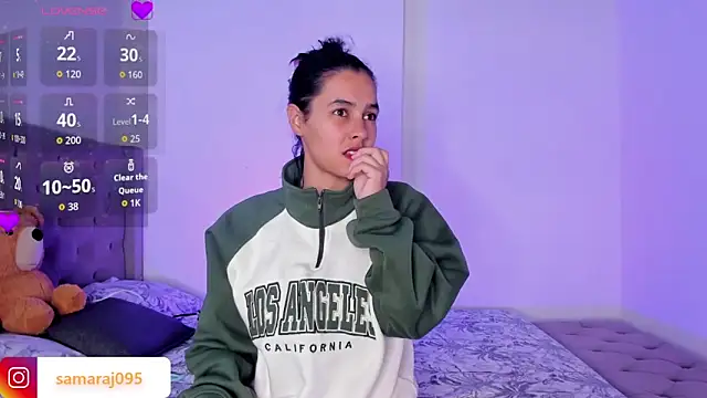 Snapshot of samara_jonness chatting on February 21, 3:51 am samara jonness online show from February 21, 3:51 am