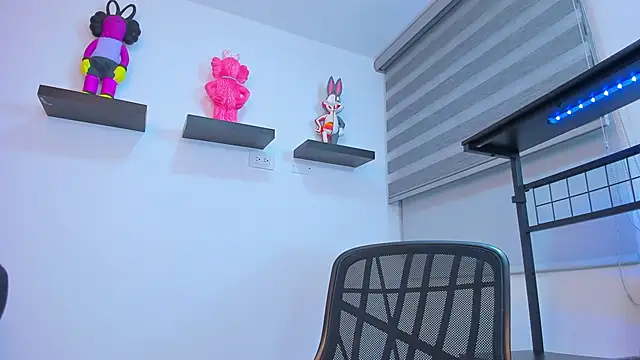 Gangster Girl online show from November 2, 4:15 am