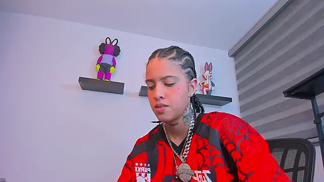 Gangster Girl online show from November 6, 3:29 am